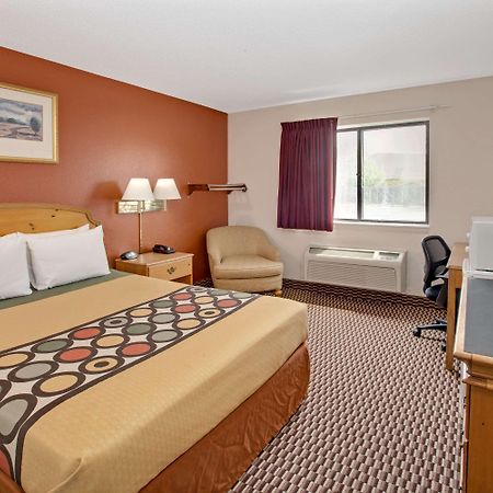 Super 8 By Wyndham Crystal Lake Exterior foto